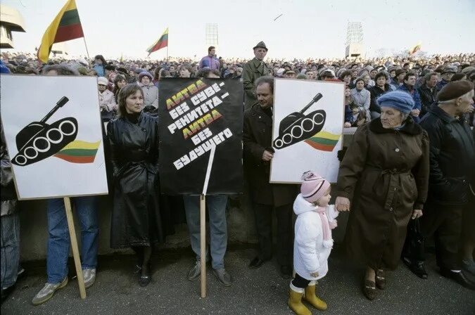 Литва митинги. Митинги против ссср в прибалтике в 1991. демонстрация против независимости литвы.1991г. литва независимость 1990. независимость латвии 1991.