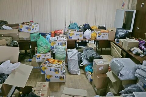 Пункт сбора гуманитарной помощи для курска