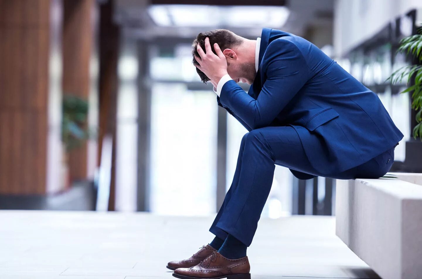 Увольнение беременной. Счастливое увольнение. Парня уволили с работы. Мужчина уволился. Уволенный человек.