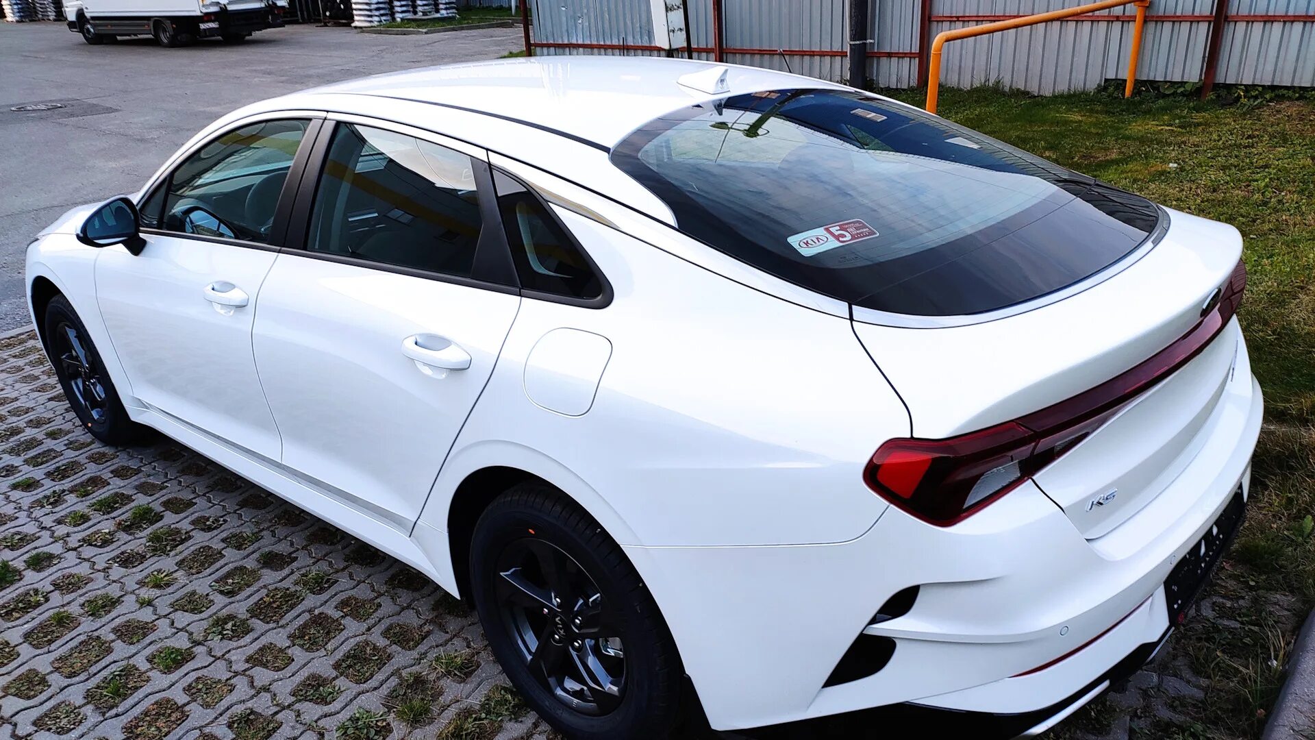 Купить новую киа к5. Kia k5 Snow White Pearl. Kia k5 белый перламутр. Kia k5 White 2022. Киа к5 белая.