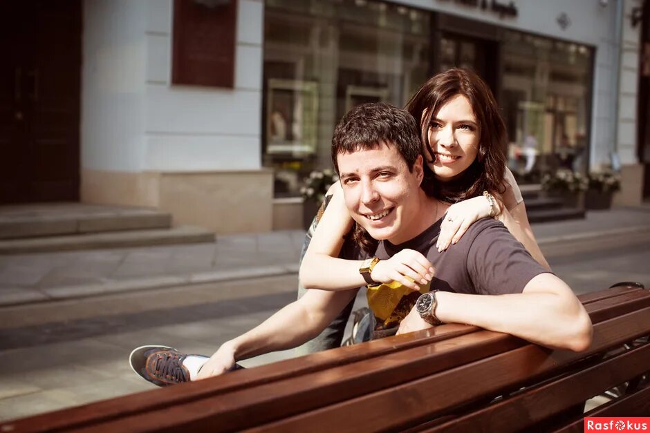 Love story фотосессия. Лав стори фотосессия в городе. Фотосессия лавстори в городе. Love story Москва. Двое ребят предложение