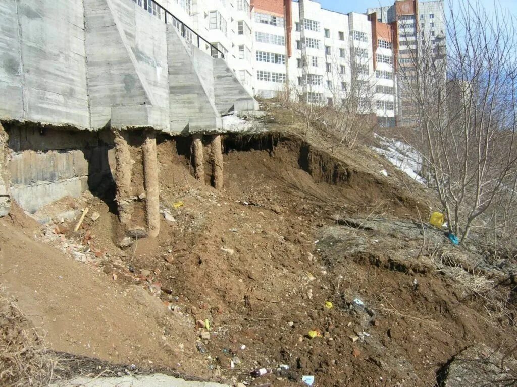 Оползень в ставрополе. Засыпанные аллеи предложение. Культурный слой москвы. После разрытия. Мажор изумрудные холмы.