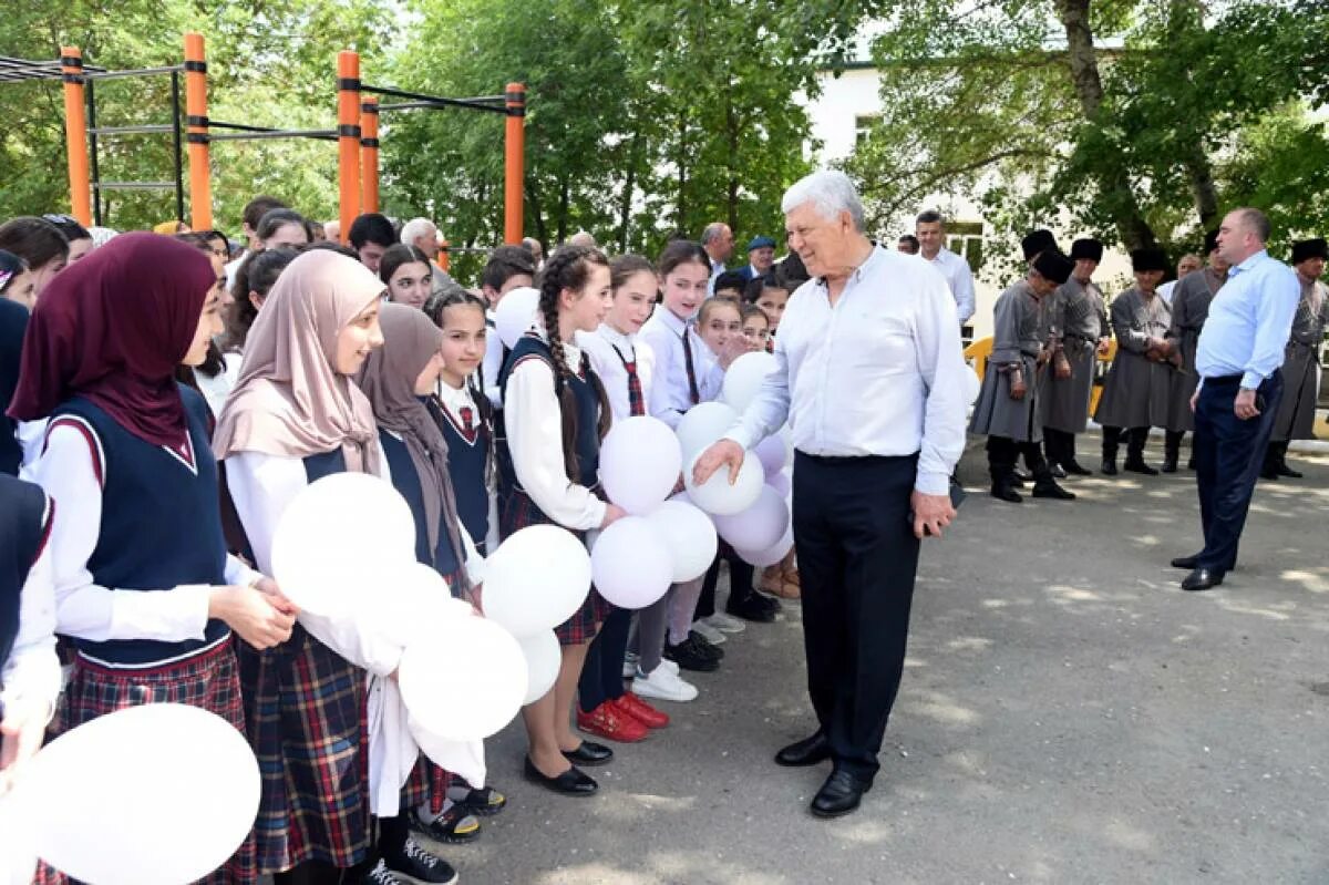 Село Буглен Буйнакский район. Село Буйнакск Дагестан. Буйнакск школа. Сайт администрации Буйнакского района.