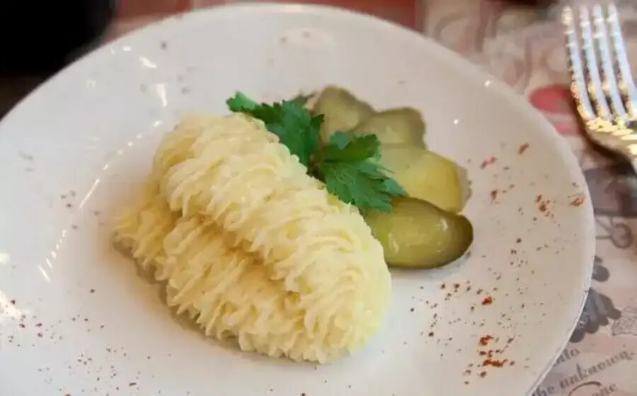 Картофельное пюре золотистое. Картофельное пюре с маслом. Крис толченка. Картофель пюре. Картошка пюре для детей.