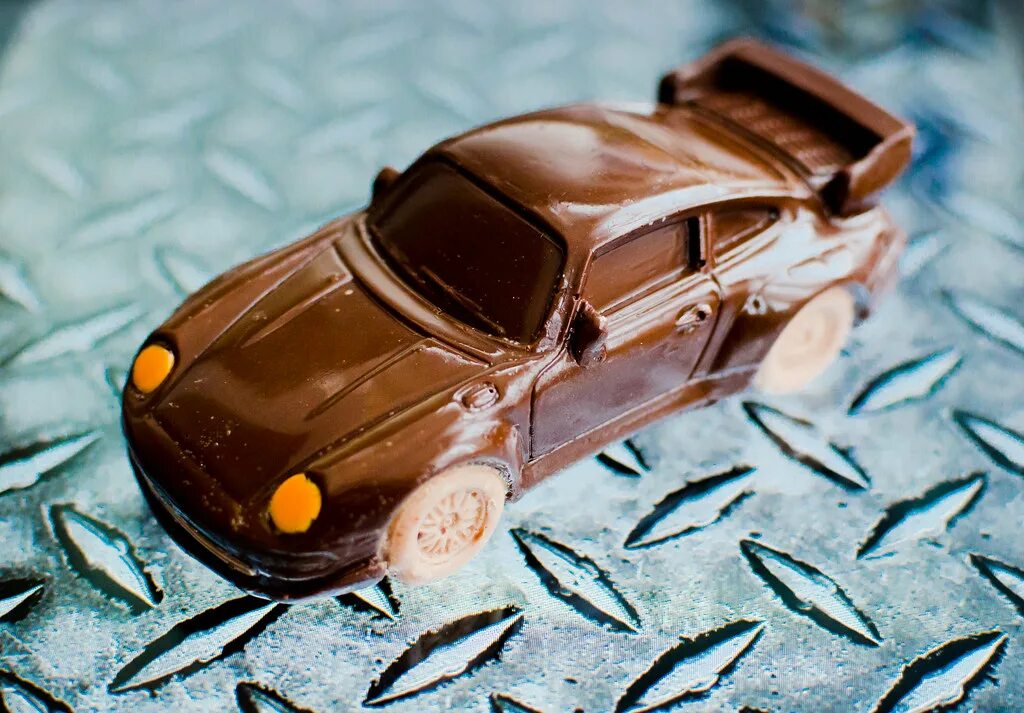 Канди кар. Шоколадка в автомобиле. Шоколадный Кэнди. Шоколад cars.