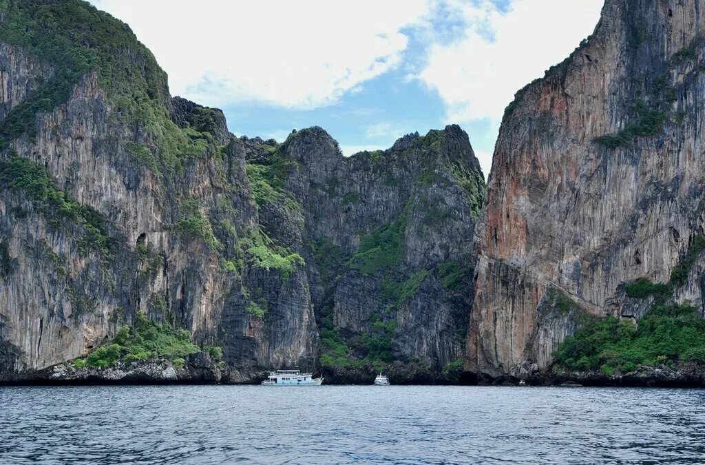 Остров пхи-пхи таиланд. Бухта пи пи лей. Остров пхи-пхи таиланд. Остров пхи-пхи таиланд. Пхи-пхи-ле.