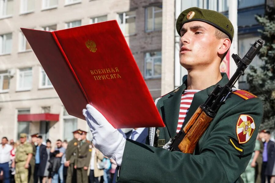 Сайт внг новосибирск. ВНГ войска национальной гвардии. Войска национальной гвардии Российской Федерации армия. Солдат ВНГ РФ. СПВИ ВНГ РФ присяга.