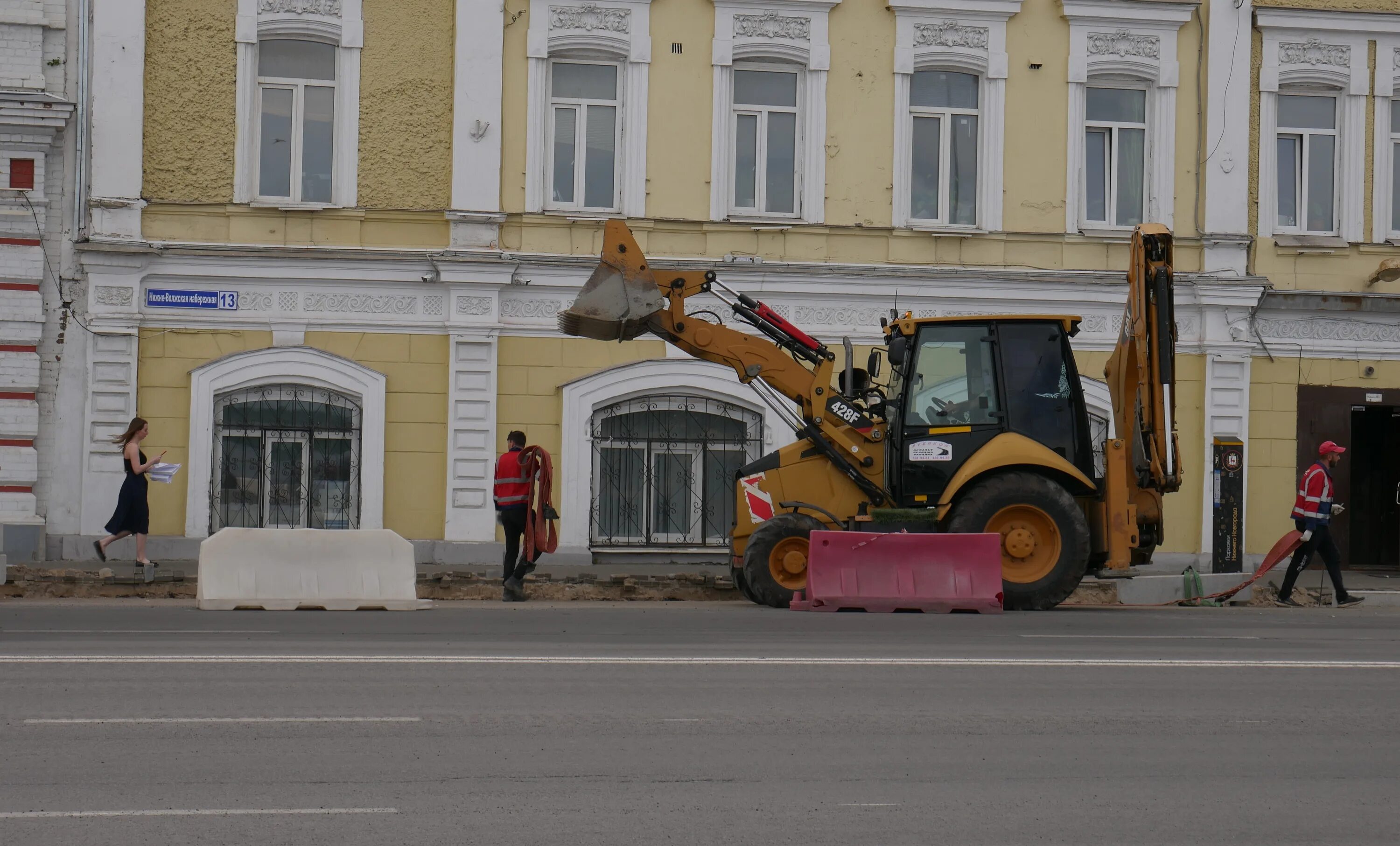 Нижний новгород ремонт можно. Нижегородские дороги. Нижний Новгород отремонтированные дороги. Труд Нижний Новгород. Знаковые здания Нижнего Новгорода фото.