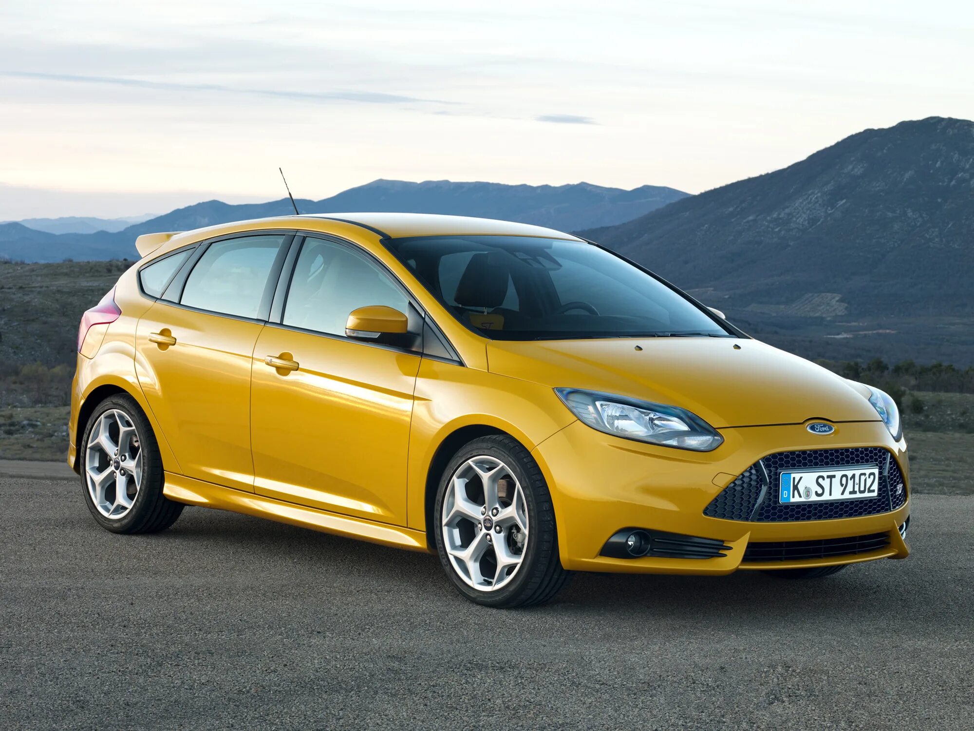 Купить форд 14. Форд фокус 3 St. Ford Focus St 2013. Ford Ford Focus 2013. Ford Focus 3 St 2013.