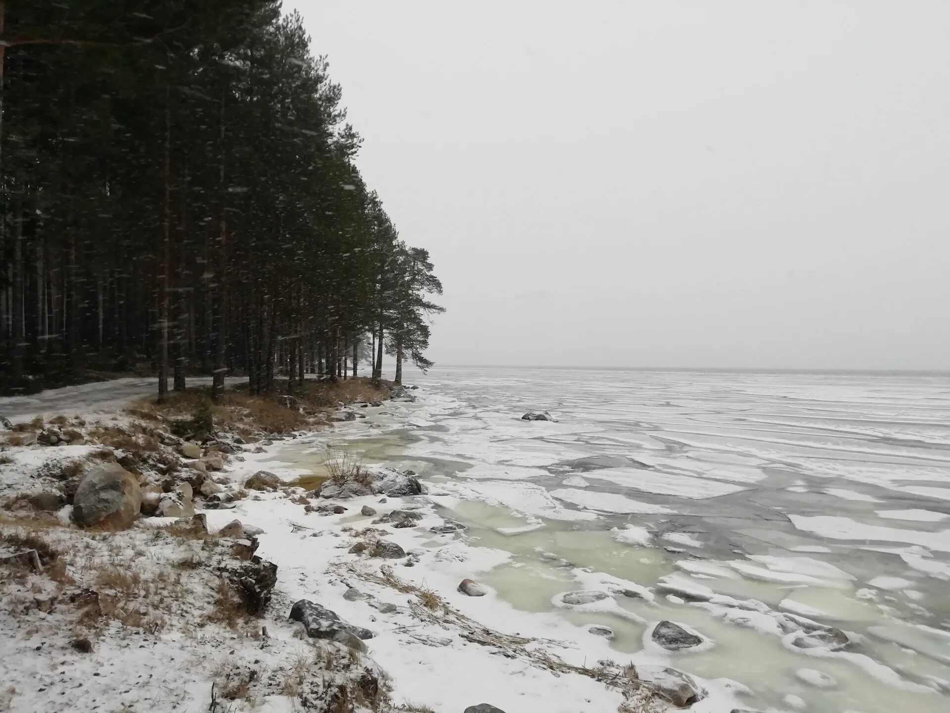 Онежское озеро губа чорга. Онежское озеро зимой. Шторм на Онежском озере. Онежское озеро место для отдыха дикарем. Онежское озеро егэ
