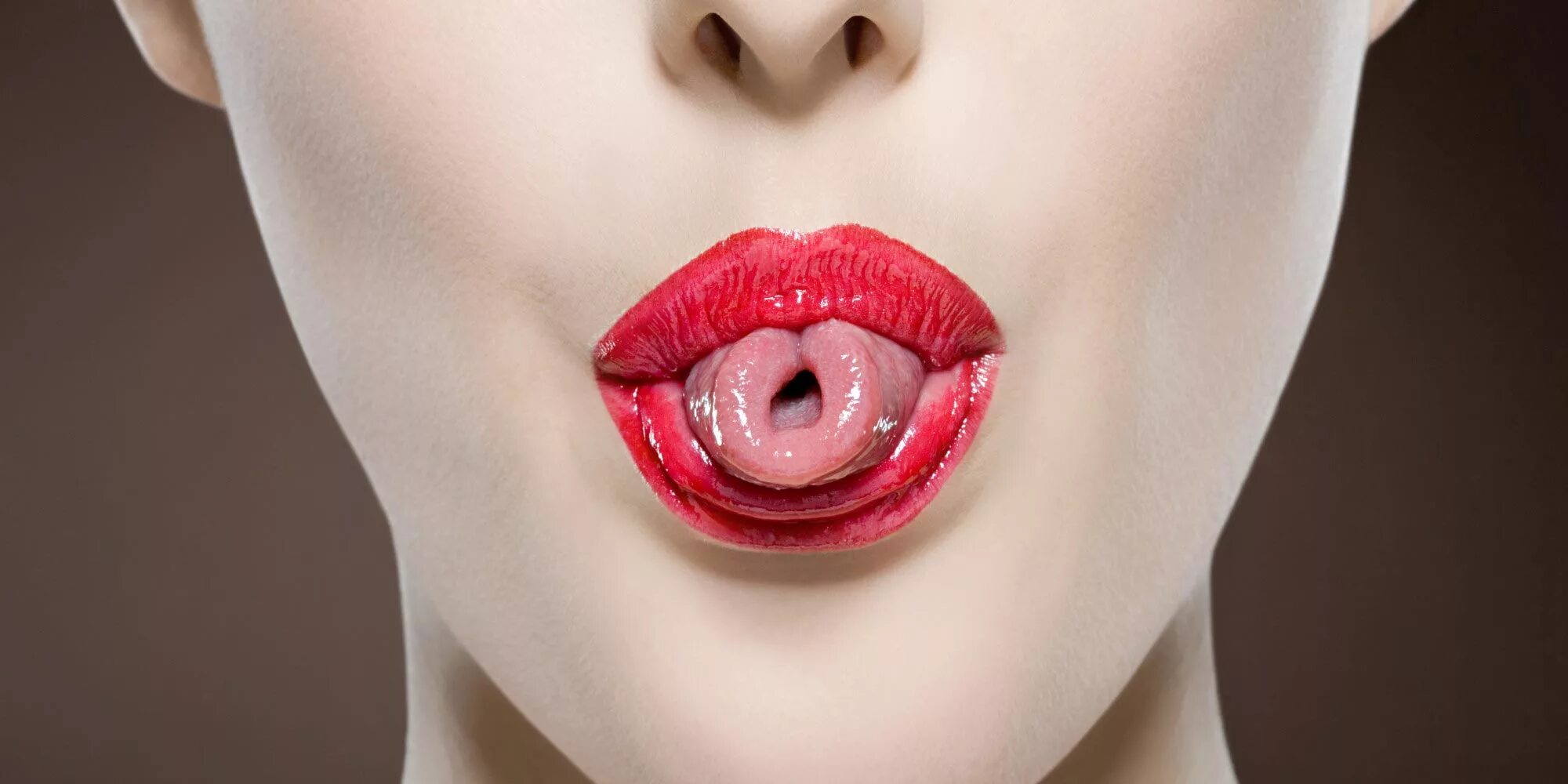 Женский рот видео. Женские губы.