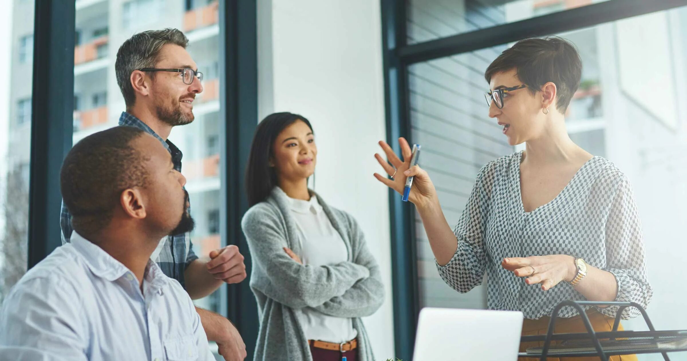 Loan американский. Деловое общение. Коммуникация фото. Talking about us. Встреча беседа.