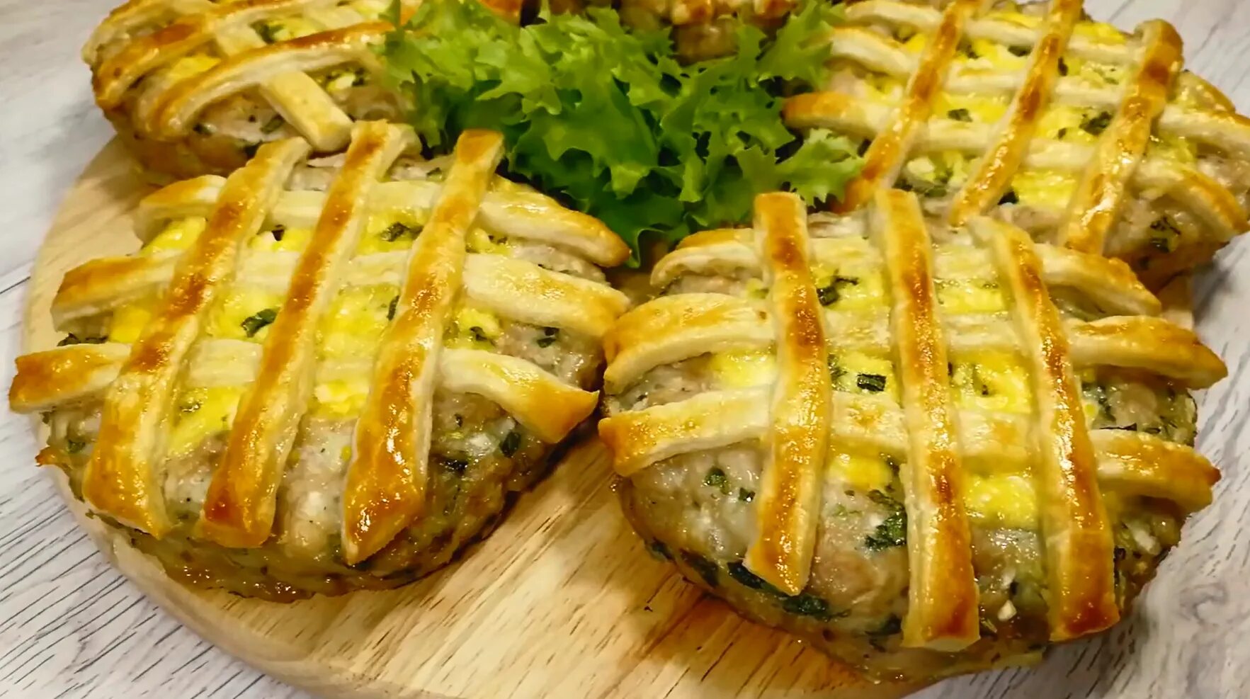 Праздничное горячее блюдо быстро и вкусно. Второе горячее блюдо на праздничный стол. горячие вторые блюда на праздничный стол. мясо в духовке с сыром на праздничный стол. закуска из фарша на праздничный стол.