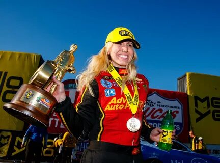 Courtney Force gets Funny Car win after father's scary crash.