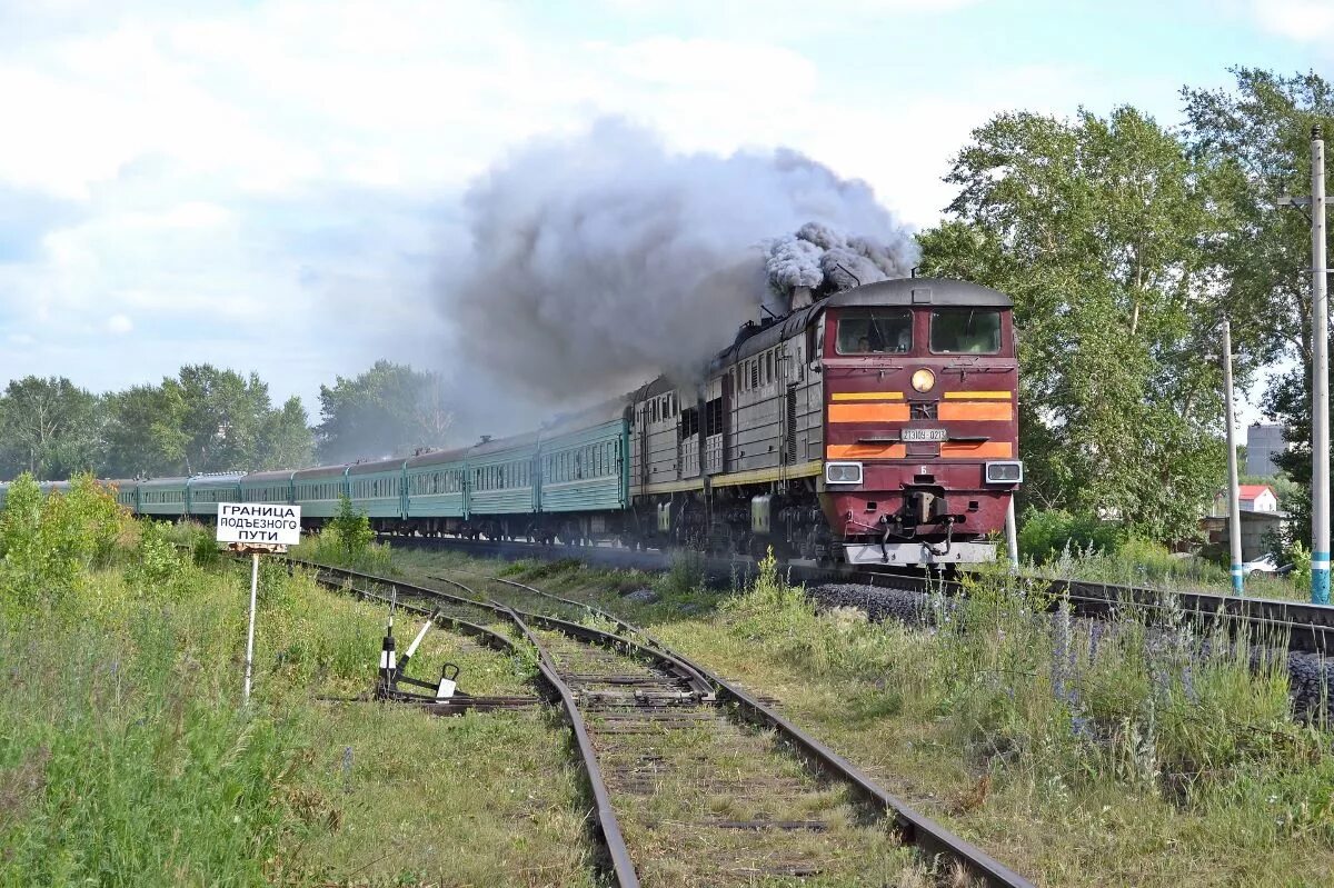 2тэ10у Челябинск. Тепловоз 2тэ10у 0213. 2тэ10у - 0213. Тепловоз м62 с пассажирским поездом.