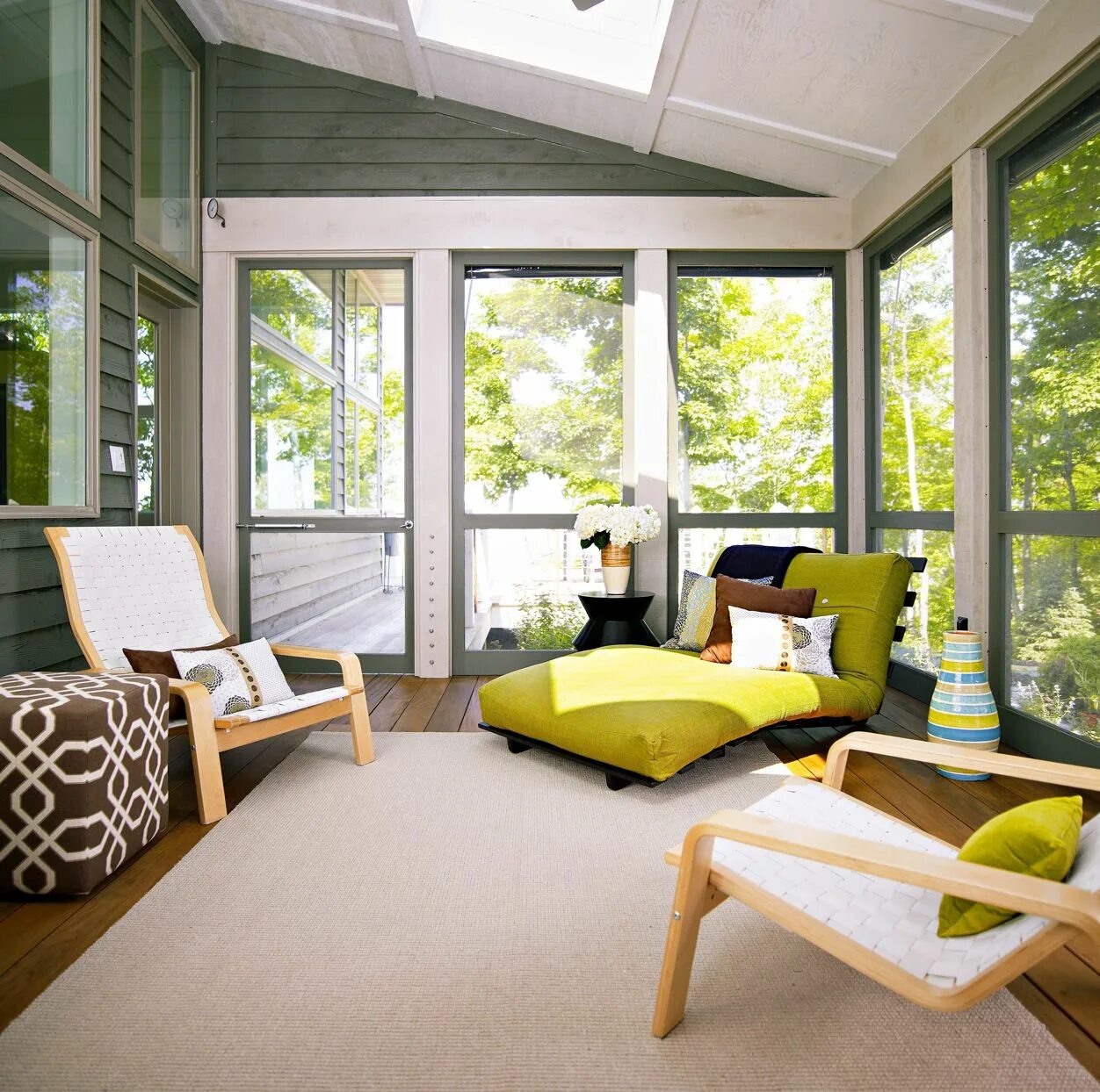 Rustic Cottage with Neutral Interiors - Home Bunch - An Interior Design & Luxury