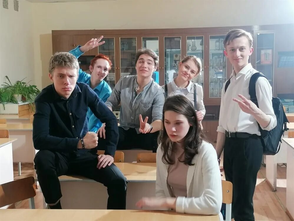 Учатся ли дети завтра 16 февраля. Подросток просит помощи. Травля в школе. Календарный график школа 2022-2023. Карантин в школе сколько дней.