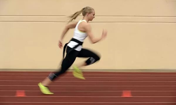 Техника бега на 100м в легкой атлетике. Упражнение 100 метров. Методика бега на 100 метров. Усейн болт финиш. Усейн болт 400 метров.