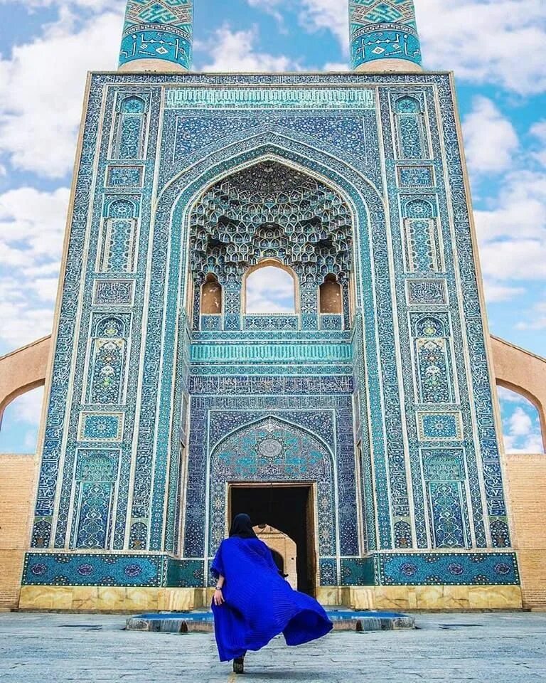 Перед мечетью. Мечеть топкапы в стамбуле. Дубаи ид-аль-фитр. Голубая мечеть ереван. Лучезарная мечеть ахмадкази.