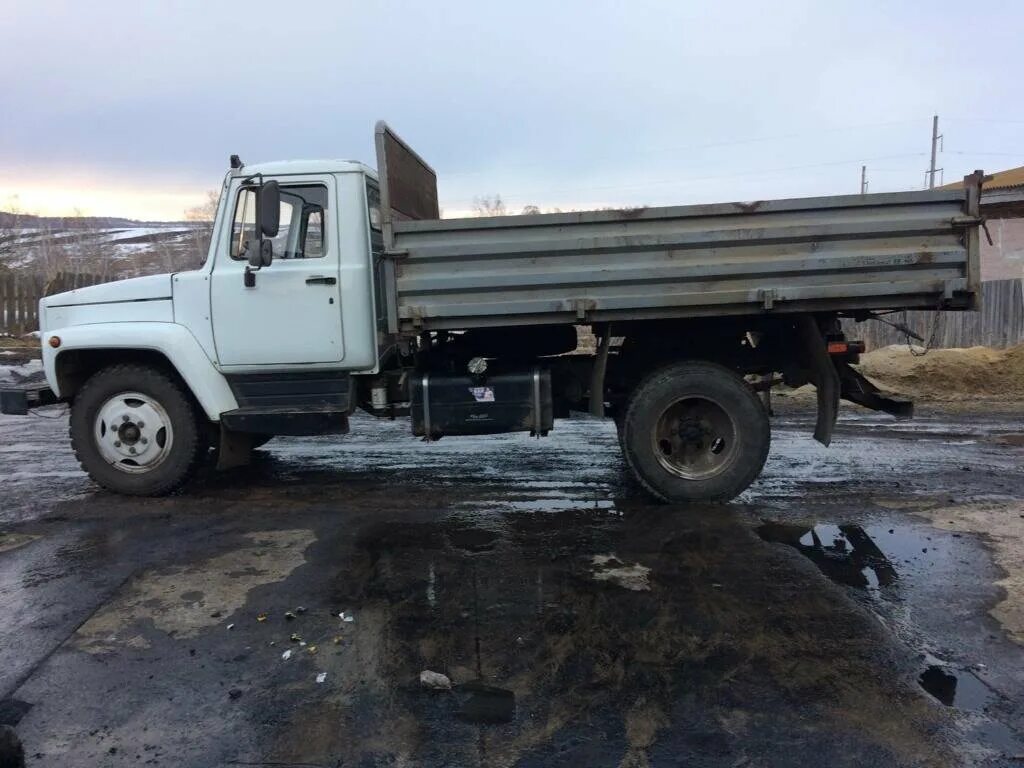 Автомобили у многоквартирного дома. Газпром экспорт логотип. Газ-51 грузовой. Баш газ. Газ 51 газ 52 газ 53.