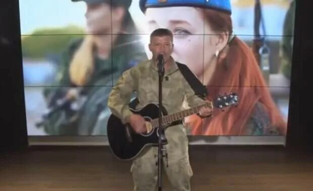 Донбасс обложка. Песня про донбасс. Девчонки поют про донбасс. Исполнители песни донбасс за нами. Армейские песни про донбасс.