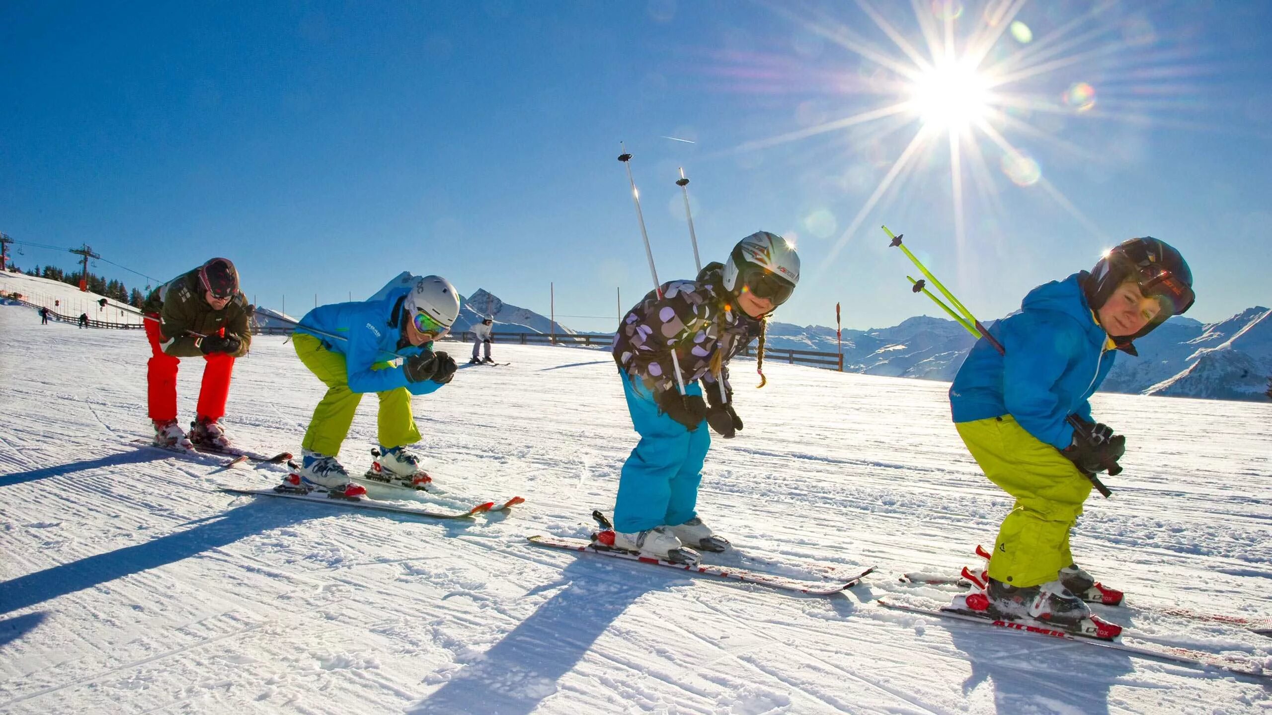 Лыжный спорт дети. Горнолыжный спорт дети. Катание на лыжах. Катание на лыжах дети. Занятий зимними видами спорта
