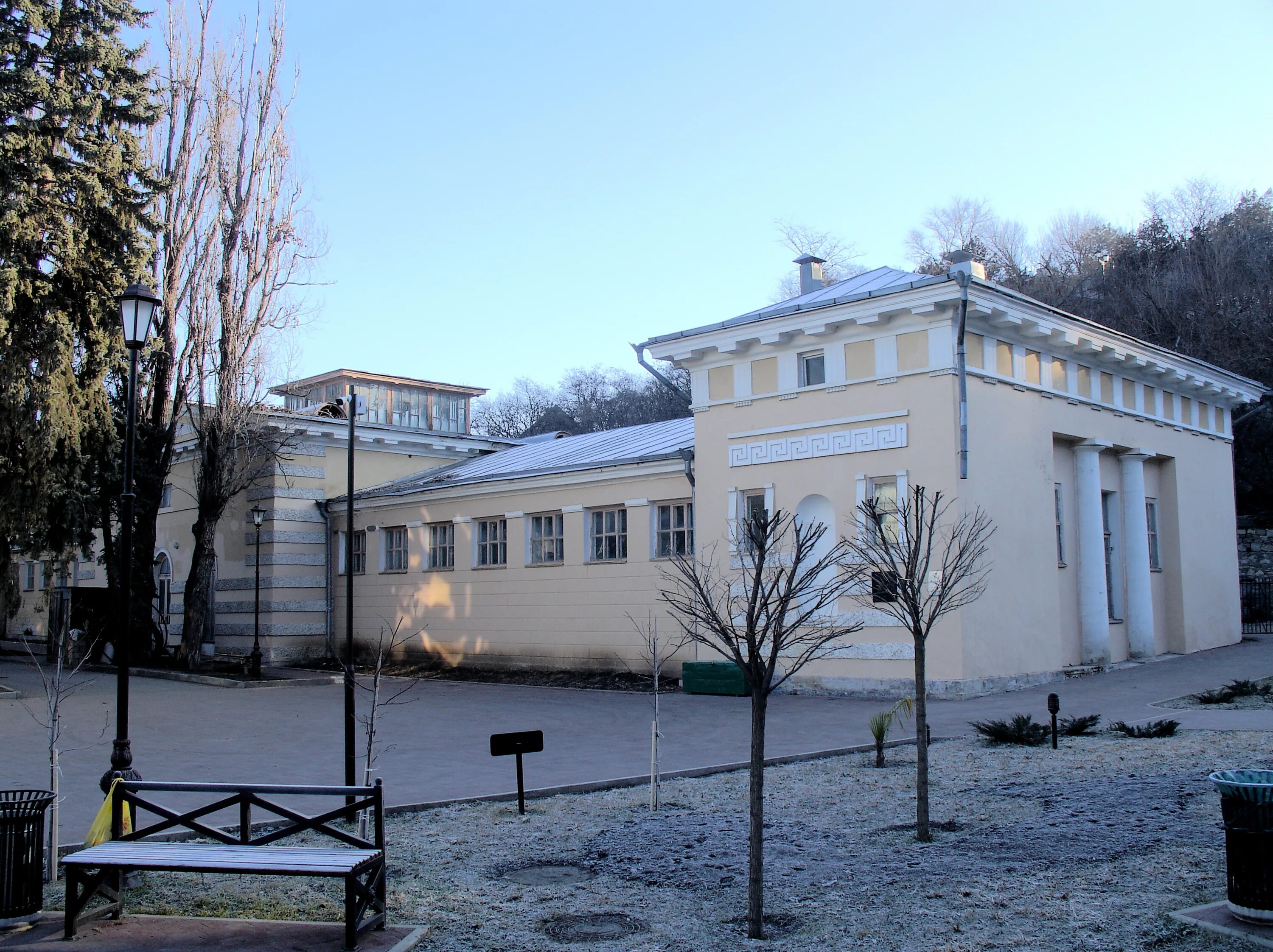 Лермонтовские ванны в пятигорске. Пятигорск архитектура бернардацци. Николаевские ванны пятигорск. Николаевские ванны пятигорск. Николаевск е ванны пятигорск.