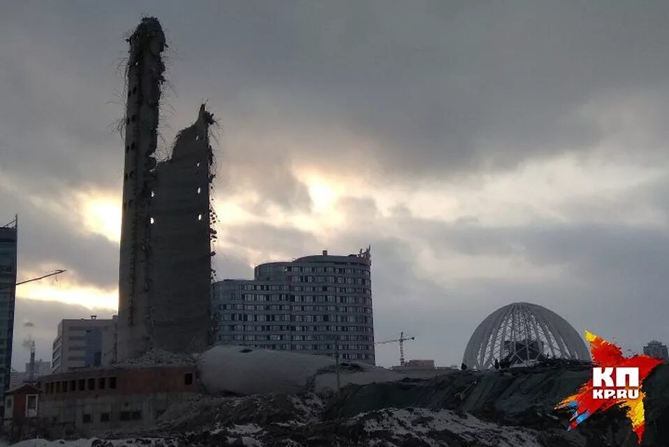 Недострой свердловск. Недострой свердловск. Призма торговый центр екатеринбург. Башня недостроенная екатеринбург. Недострой свердловск.