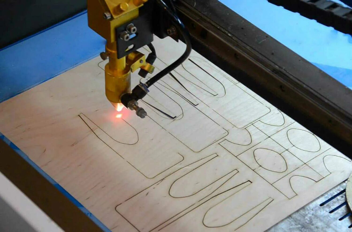 Резка исключение. Lasercut Лазеркат лазерные и фрезерные станки. ЧПУ лазер по дереву 2035. Лазерный станок для резки фанеры MC Laser 1390 лупа. Станки ЧПУ CNC лазерной резки.