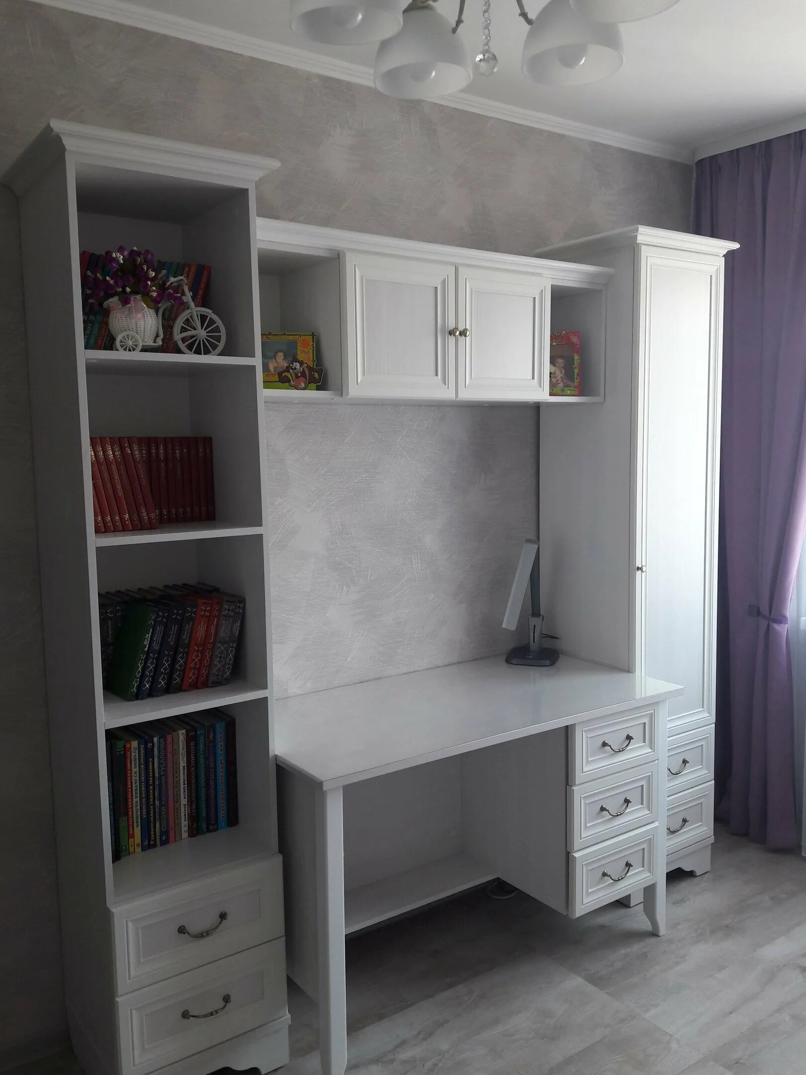 Мебель для подростковой комнаты. Письменный стол со шкафчиками. Шкаф сонома трюфель прованс. Школьный стол икеа белый. Шкаф со столом белый.