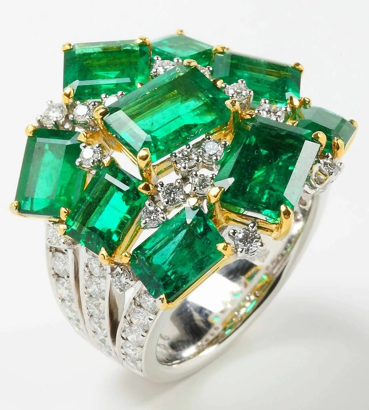 Изумруд vivid Green. Sugarloaf Emerald Ring. Рута камни ювелирные изумруд. Медный изумруд ювелир. Ювелирные изделия с изумрудом