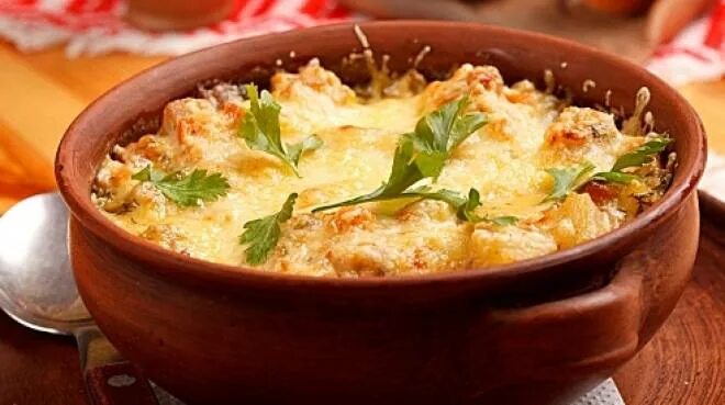 Картофельная бабка в горшочке. Картофельная бабка в горшочке. Бабка картофельная в духовке в горшочке. Картофельная бабка в горшке. Белорусская картофельная бабка.