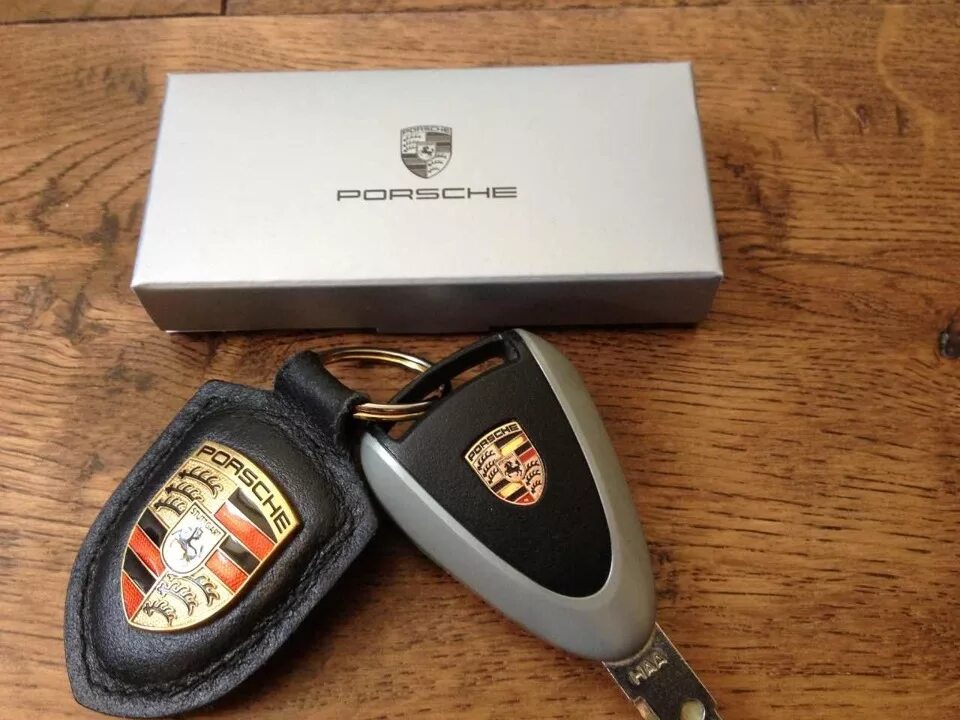 Ключи порш. Ключ порше 911. cayman porsche ключ. ключи от порше 911. porsche 911 ключ.
