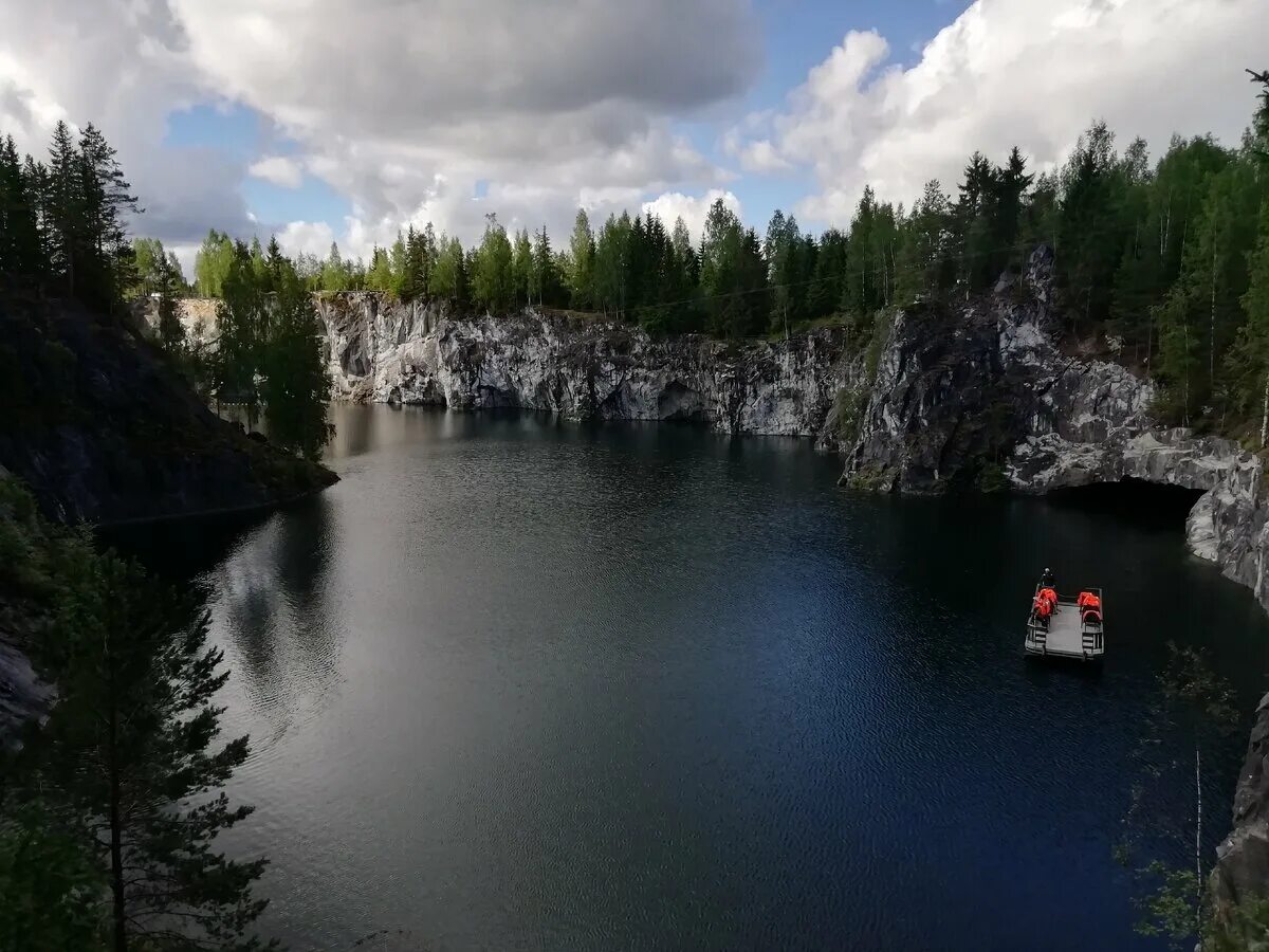 Сортавала парк рускеала. Карелия каньон Рускеала. Мраморный каньон Рускеала. Сортавала мраморный каньон. Станция горный парк Рускеала.