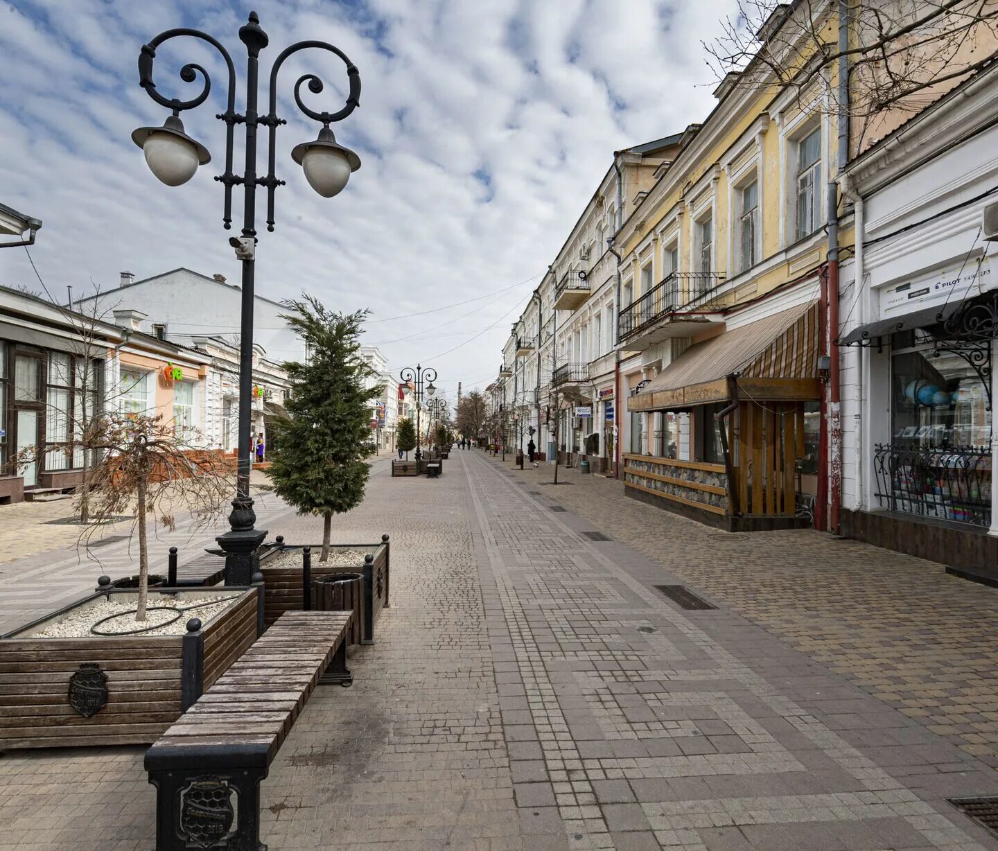 Симферополь поступи. Симферополь Арбат. Центральная улица Симферополя. Улочки Симферополя. Исторический центр Симферополя.