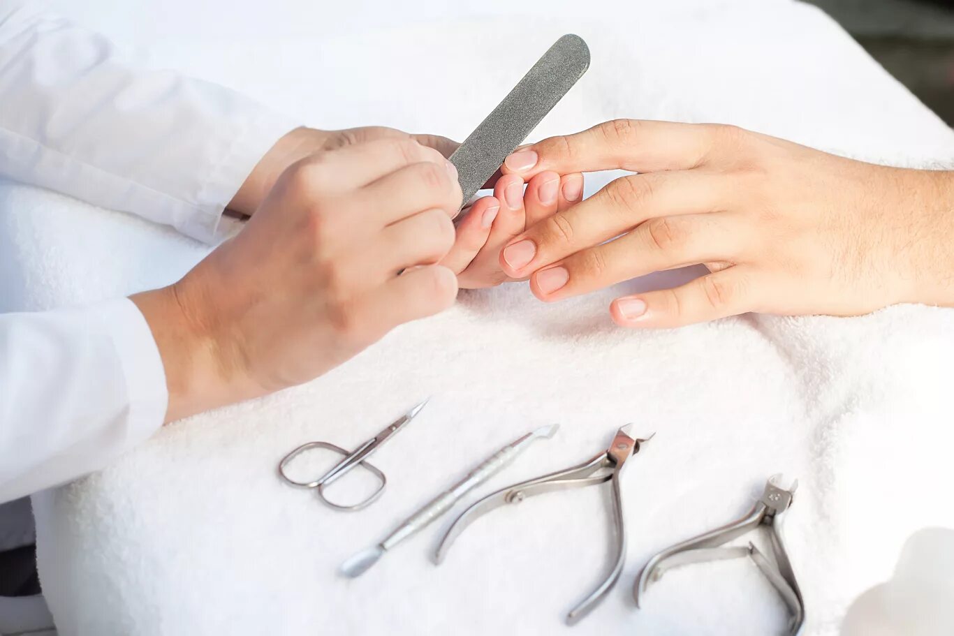 Cut nails. сонник к чему снится подстригать ногти на ногах. мужской маникюр. красивый мужской маникюр. к чему снятся красивые ногти.