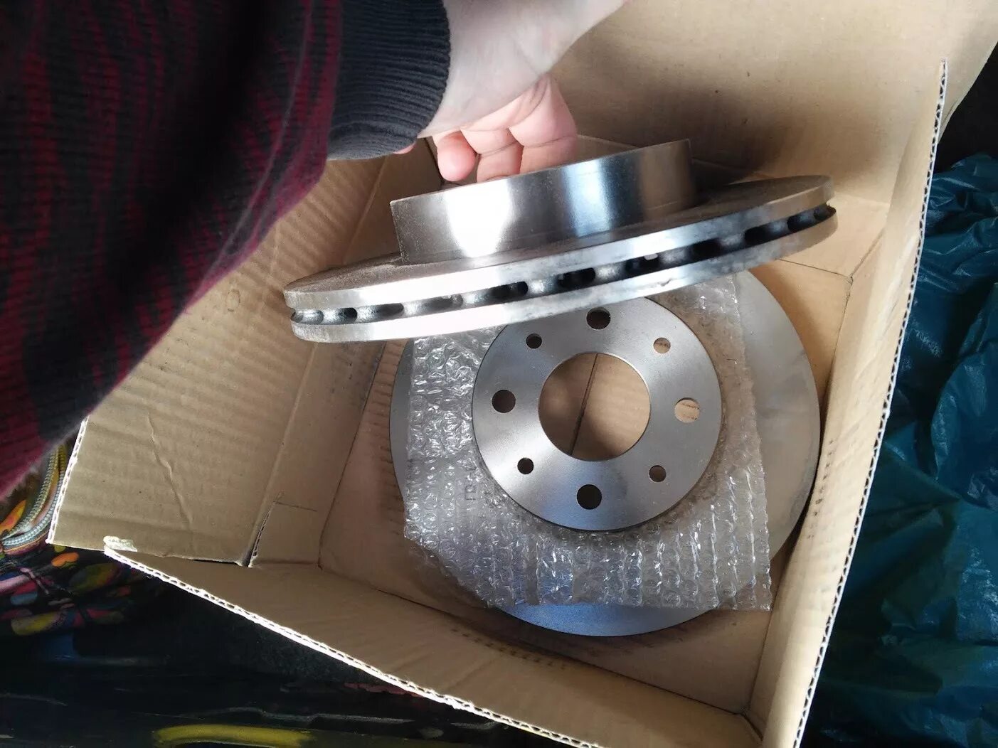 Диски на фиат альбеа. Тормозные диски фиат. Диск тормозной fiat ducato. Тормозные диски фиат. Тормозной диск фиат таленто trw.