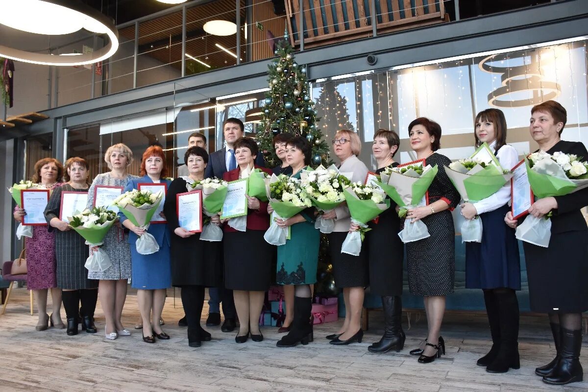 Учителя Белгорода. Белгородские школьники. Школьники в белгородских Известиях. Белгород учитель начальных классов.