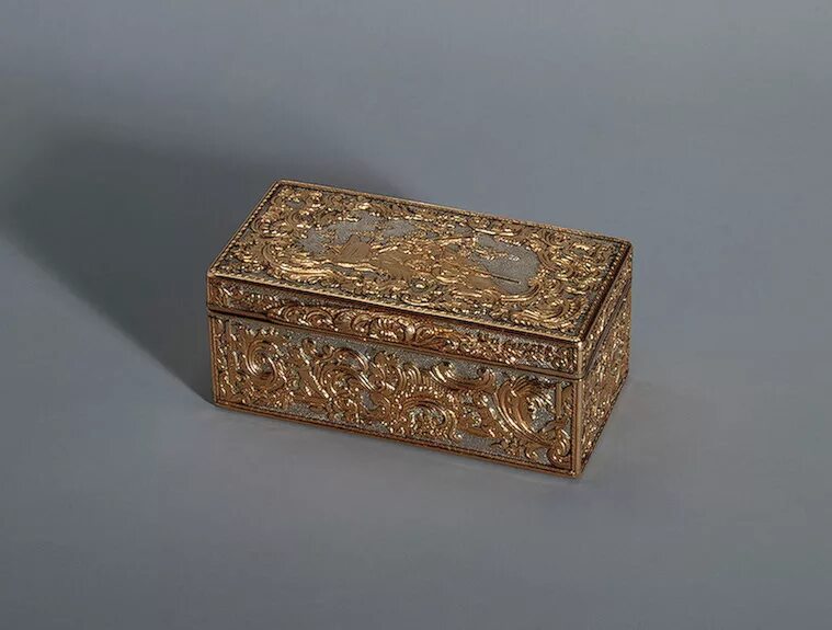 Табакерка нюхательный табак. Табакерка коробочка. Табакерка с табаком. Табакерка 18 век. Табакерка нюхательный табак.