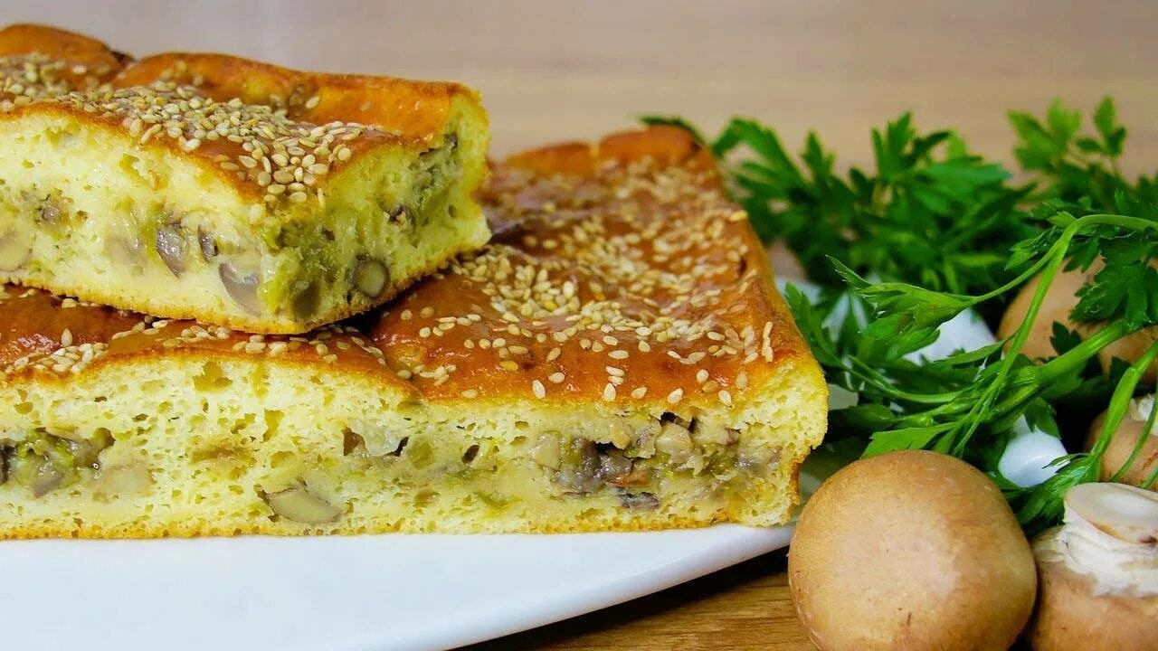 Рецепт заливного пирога с грибами и картошкой. Заливной пирог с капустой и грибами. постный заливной пирог. пирог с капустой и грибами. заливной пирог с грибами в духовке.
