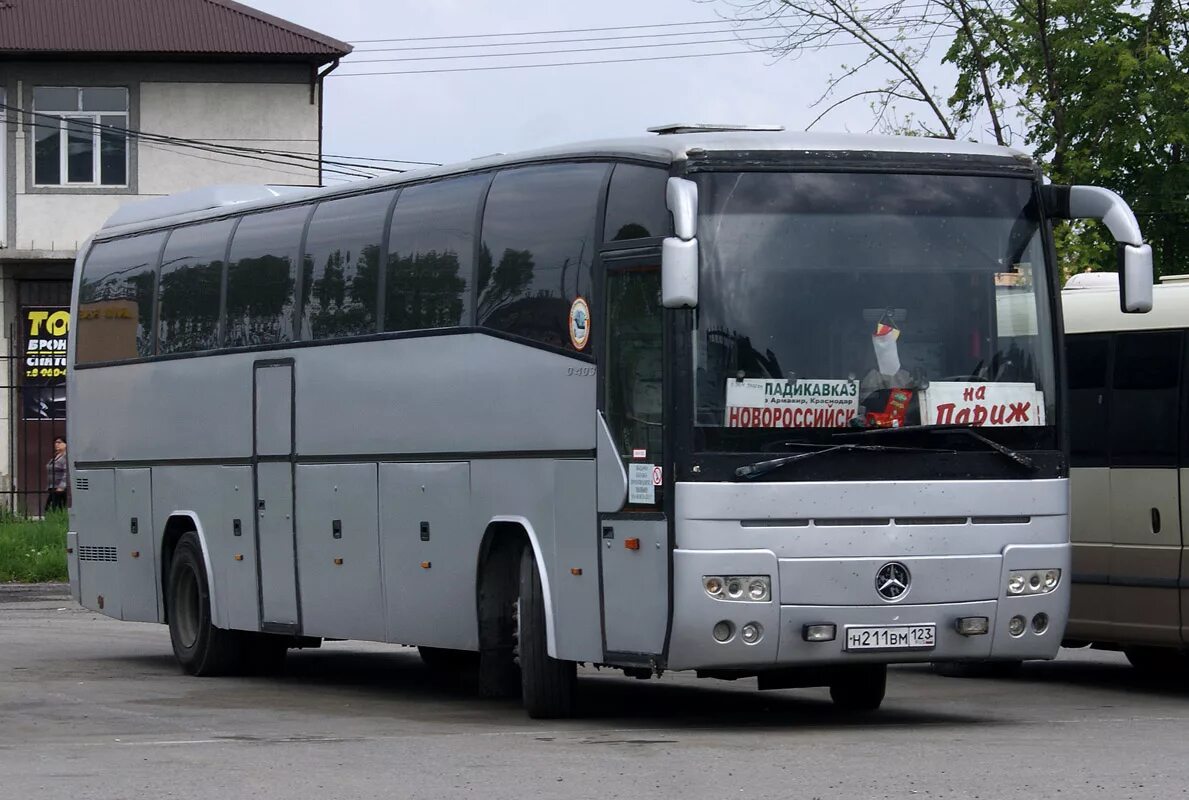 Мостовской автобус. Mercedes-Benz н347ск. ВМ 211. Автобус Владикавказ Новороссийск. Дербент Владикавказ автобус.