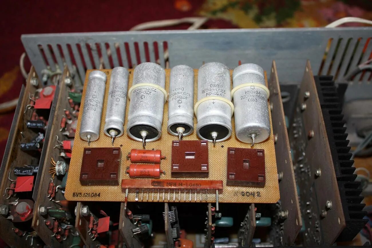 Ореанда 302 магнитола. Магнитофон м-85. Лпм вега 250с-5. Платы с драгметаллами. Катушечный видеомагнитофон электроника-501.