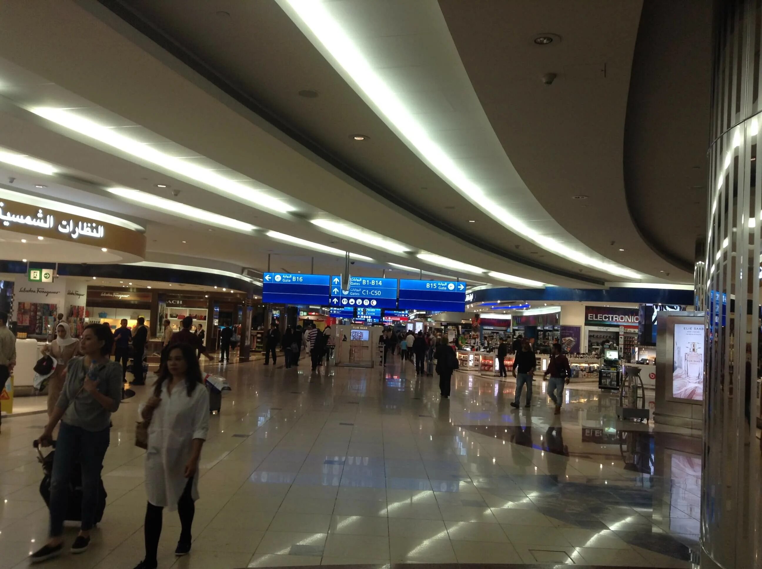 Аэропорт Дубай. Ночной аэропорт Дубай. Терминал 3 аэропорт Дубай прилет. Аэропорт Дубай транзитная зона.
