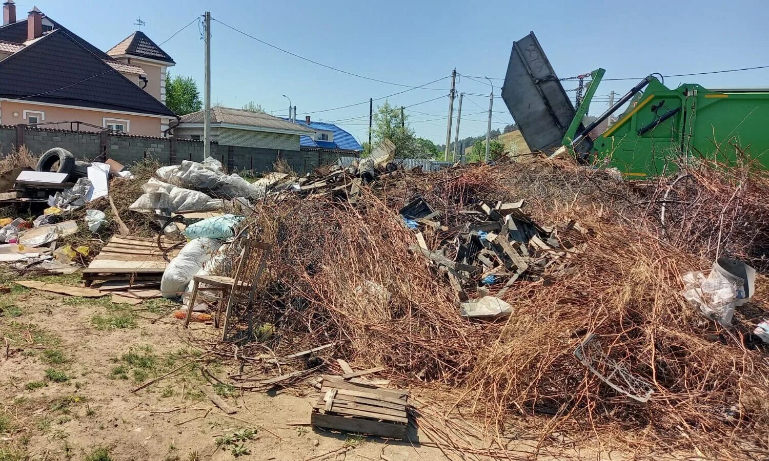 Завалена мусором. Свалка. Свалка строительного мусора. Мусорный полигон. Строительный мусор.