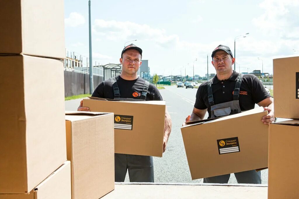 Надежный переезд квартирный с грузчиками. Погрузка мебели. Грузчики ульяновск. Кладовщик грузчик. Казань экспресс грузчик.