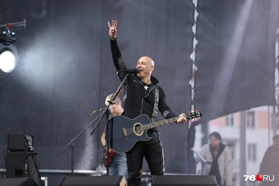 актер похожий на майданова. майданов с фетисовым. концерт дениса майданова в кремле. денис майданов 2022. майданов когда ты станешь.