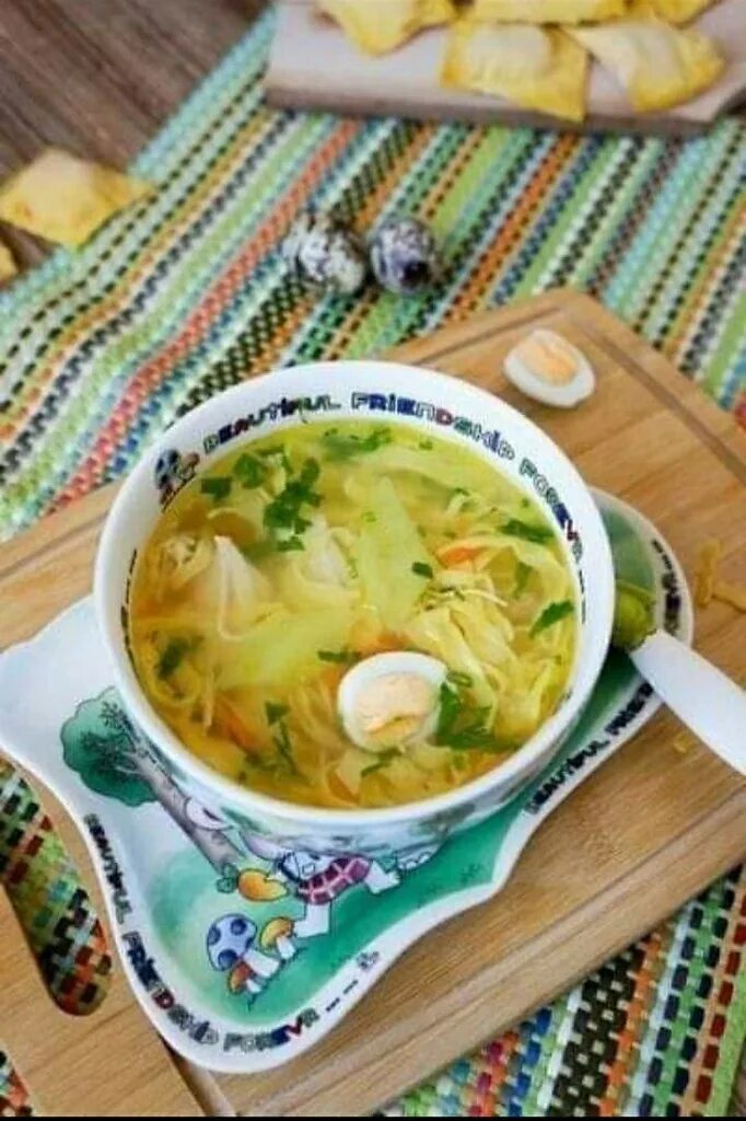 Суп с лапшей и сыром. Суп с равиоли. куриный суп с равиоли. армянский куриный суп. суп лапша домашняя.