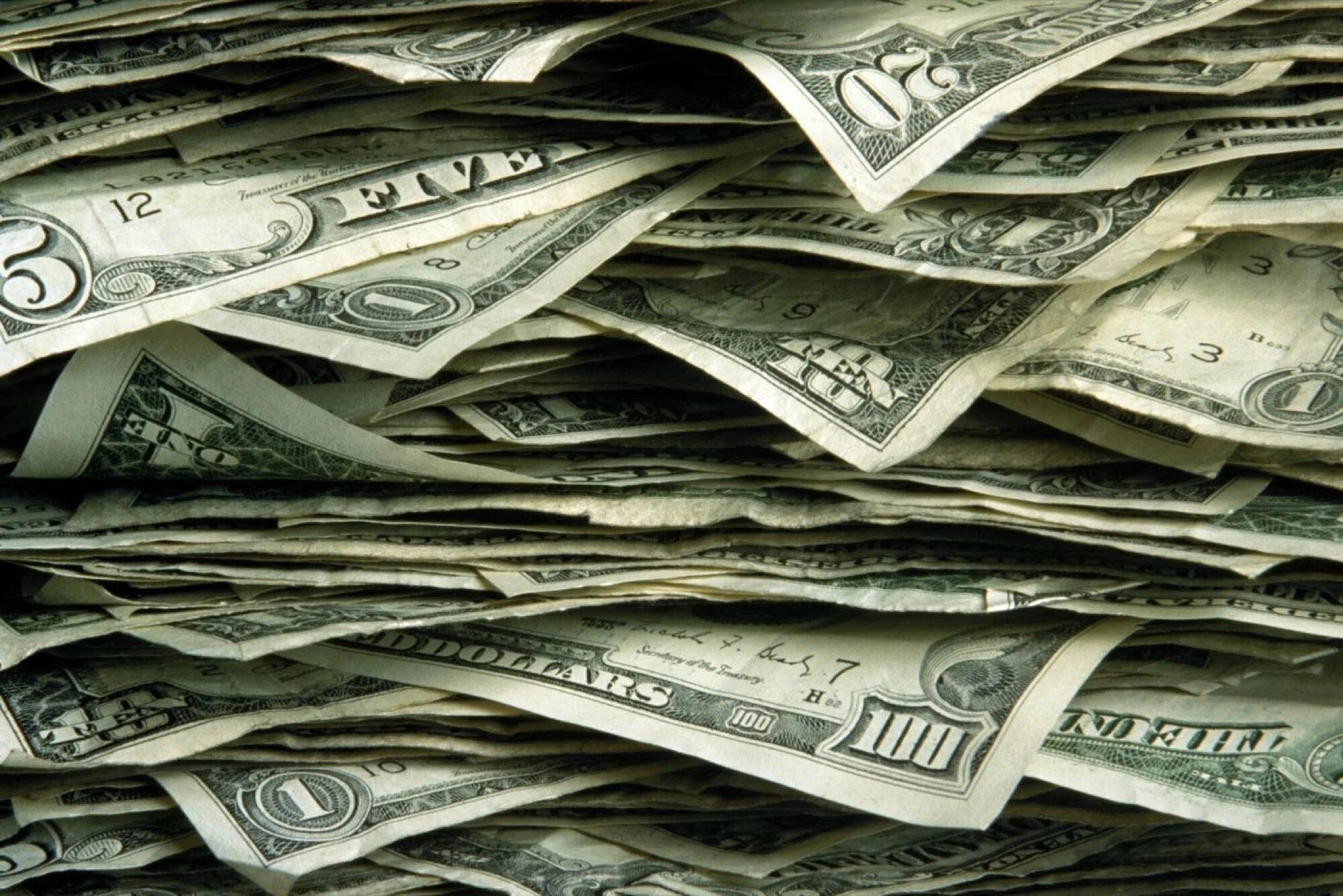 Надо бабла. Мужчина с деньгами. Гони деньги. Деньги много денег. Куча денег.