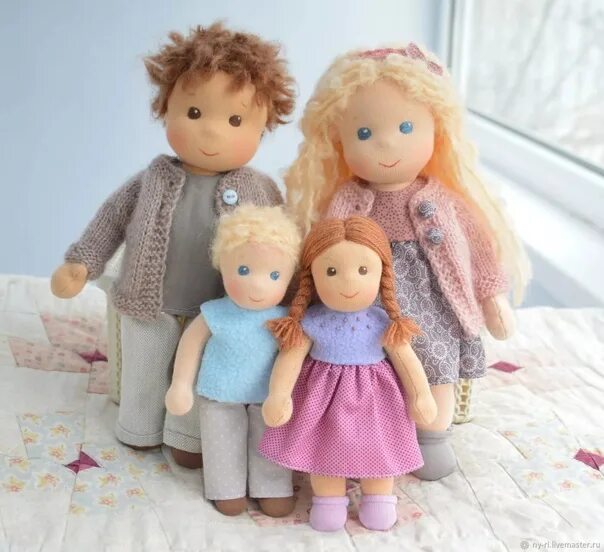 Куклы хэппи фэмили. Деревянные куклы семья. Современные игрушки для детей. Куклы "семья". Классическая семья lundby набор кукол.