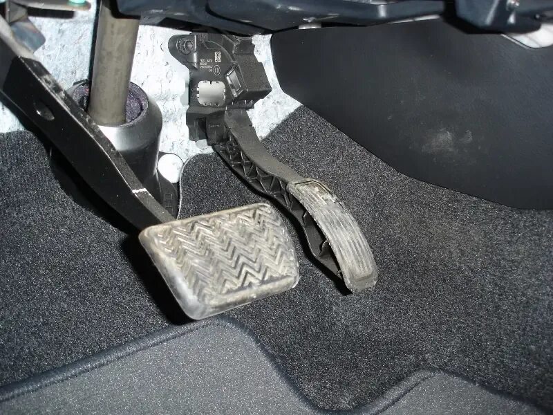 Тойота рав 4 педали. Toyota rav4 педаль газа. Рав 4 педаль газа. Рав 4 педаль газа. Педаль газа рав 4 2020.